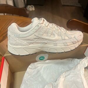 Nike Cream Textured Running Shoes